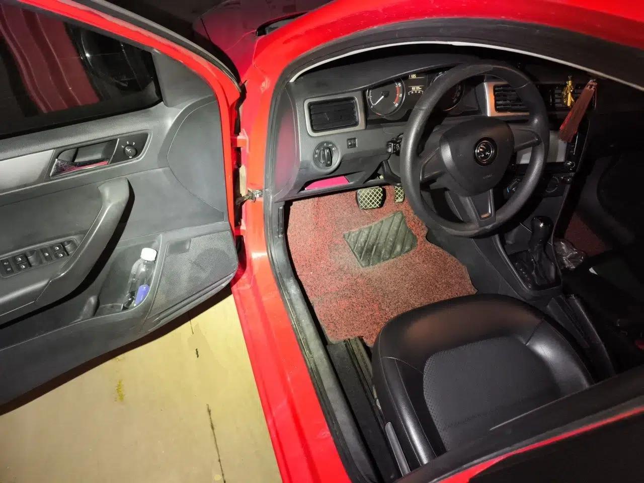 Skoda Rapid Spaceback 2014 1.6L Automatic Enjoyment Edition — миниатюра 17