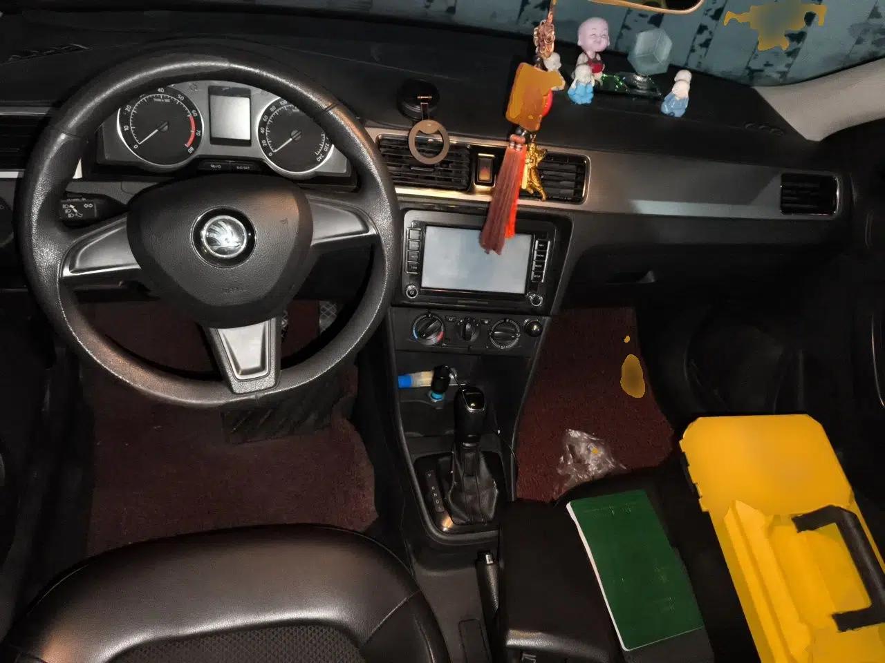 Skoda Rapid Spaceback 2014 1.6L Automatic Enjoyment Edition — миниатюра 10