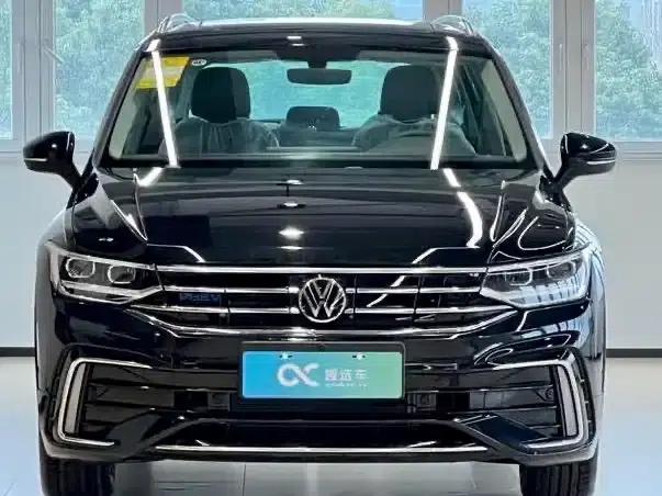 Tiguan L PHEV 2023 430PHEV Plug-in Hybrid Premium Edition — миниатюра 2