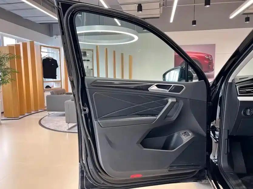 Tiguan L PHEV 2023 430PHEV Plug-in Hybrid Premium Edition — миниатюра 7