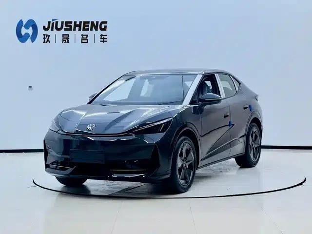 Volkswagen 06 2025 Pure