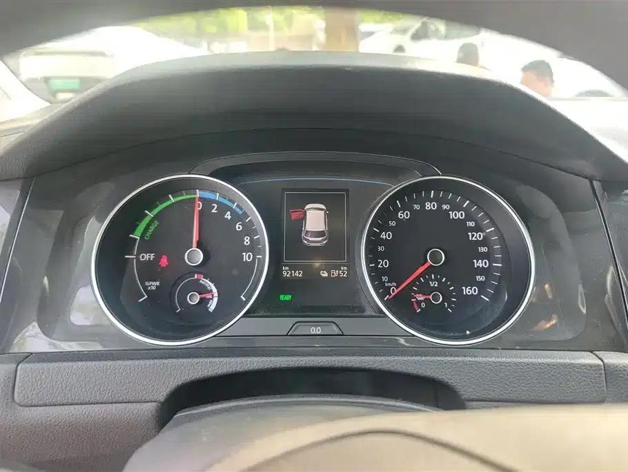 2020 Golf EV — миниатюра 14