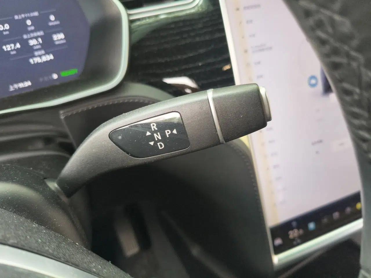 Tesla Model X 2017 X 100D Long Range Edition — миниатюра 15