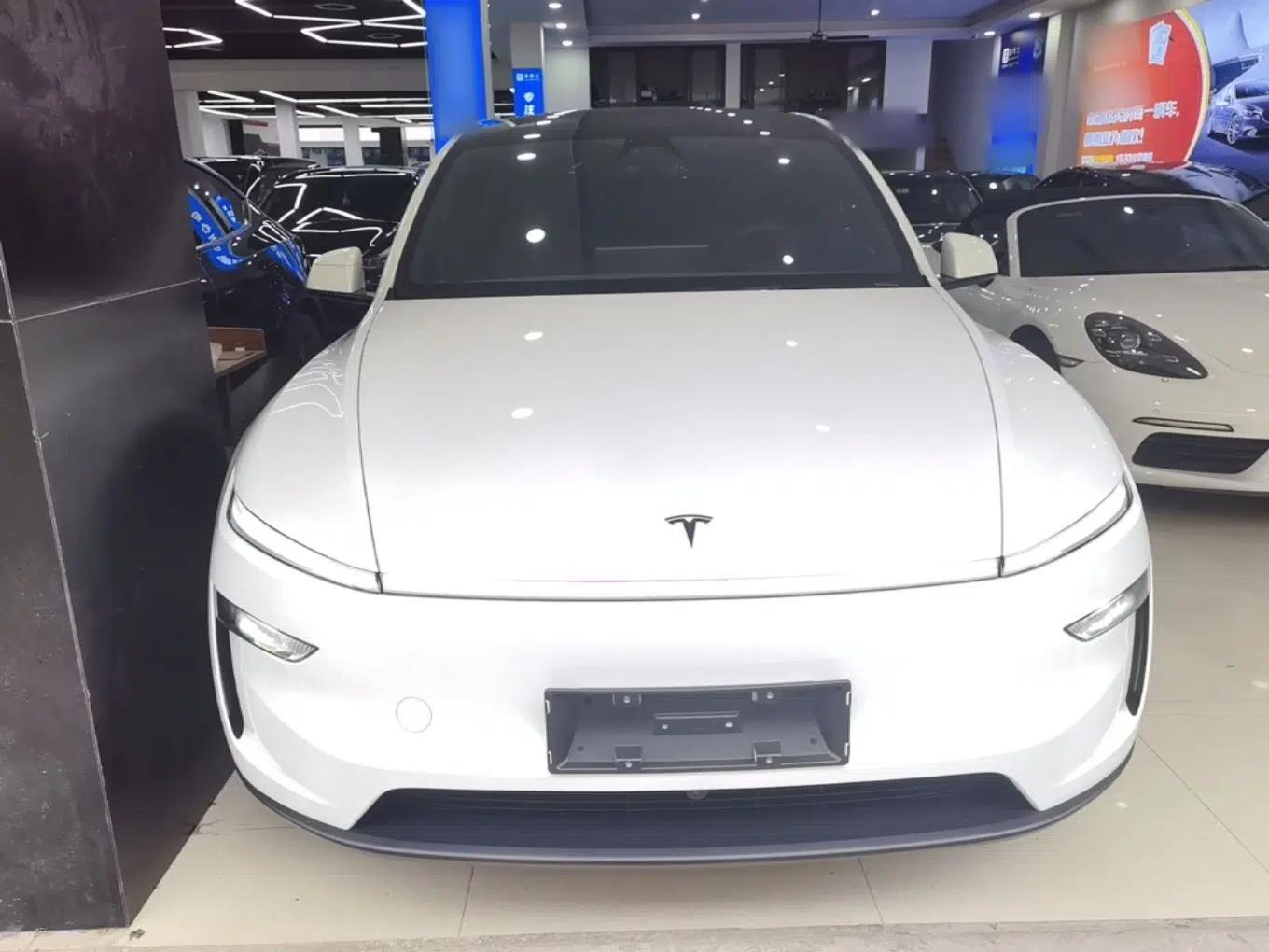 Tesla Model Y L 2025 Model Long-Range All-Wheel-Drive Version — миниатюра 2