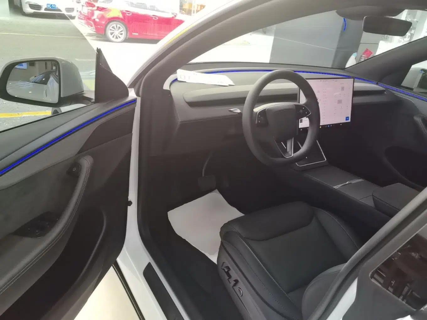 Tesla Model Y L 2025 Model Long-Range All-Wheel-Drive Version — миниатюра 19