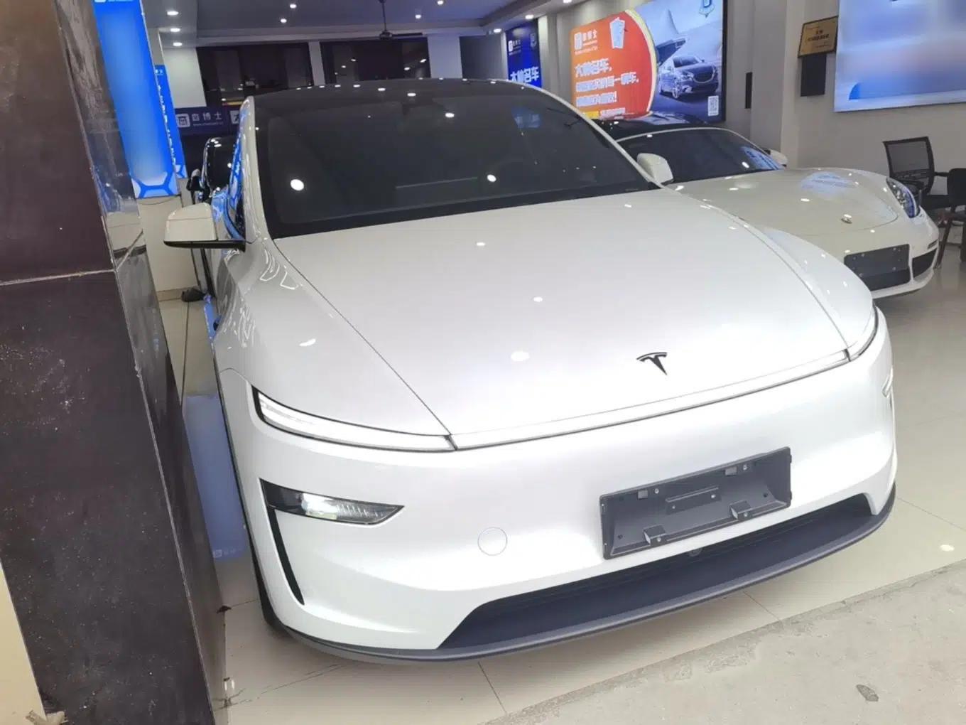 Tesla Model Y L 2025 Model Long-Range All-Wheel-Drive Version — миниатюра 3