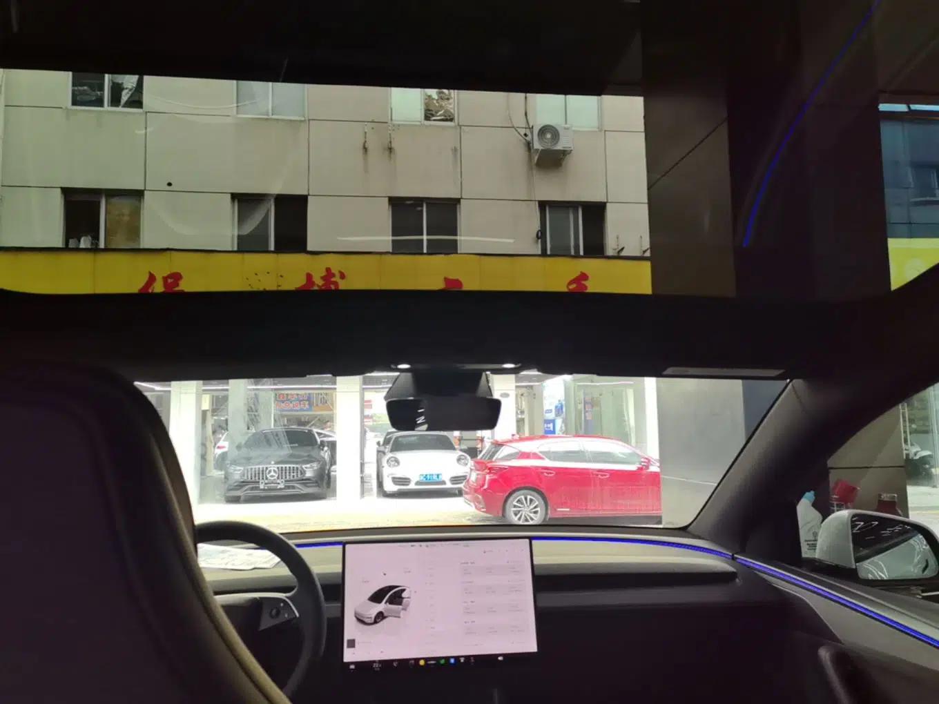 Tesla Model Y L 2025 Model Long-Range All-Wheel-Drive Version — миниатюра 21