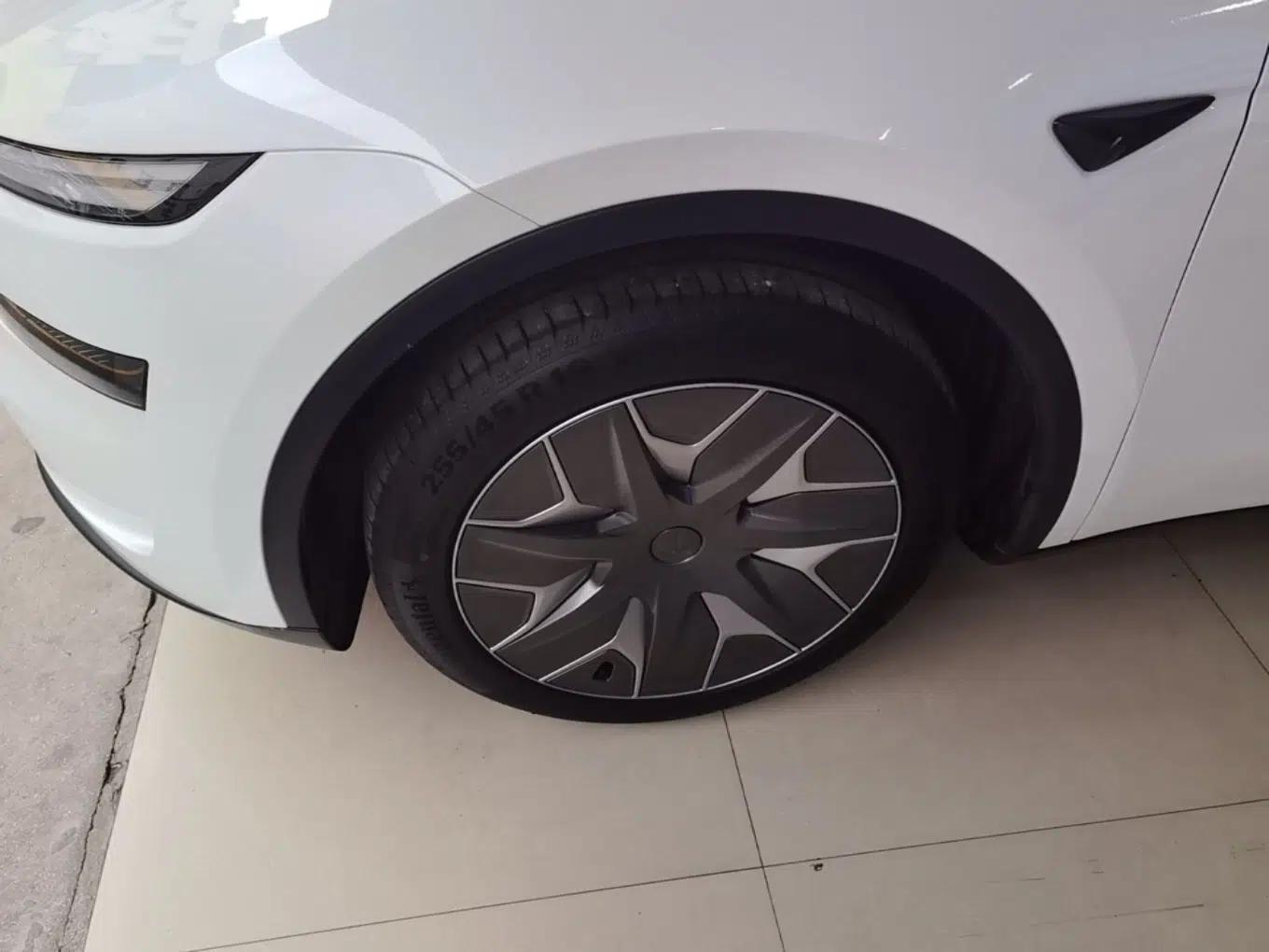 Tesla Model Y L 2025 Model Long-Range All-Wheel-Drive Version — миниатюра 8