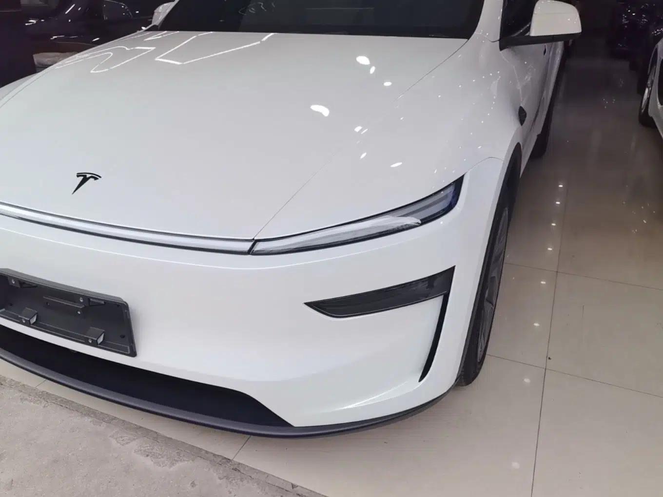 Tesla Model Y L 2025 Model Long-Range All-Wheel-Drive Version — миниатюра 9