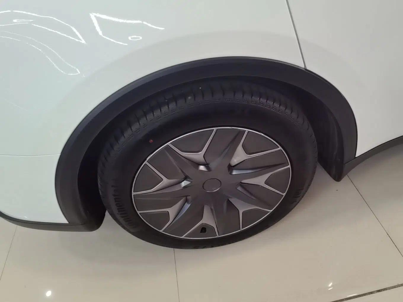Tesla Model Y L 2025 Model Long-Range All-Wheel-Drive Version — миниатюра 10