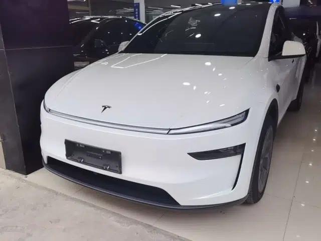 Tesla Model Y L 2025 Model Long-Range All-Wheel-Drive Version