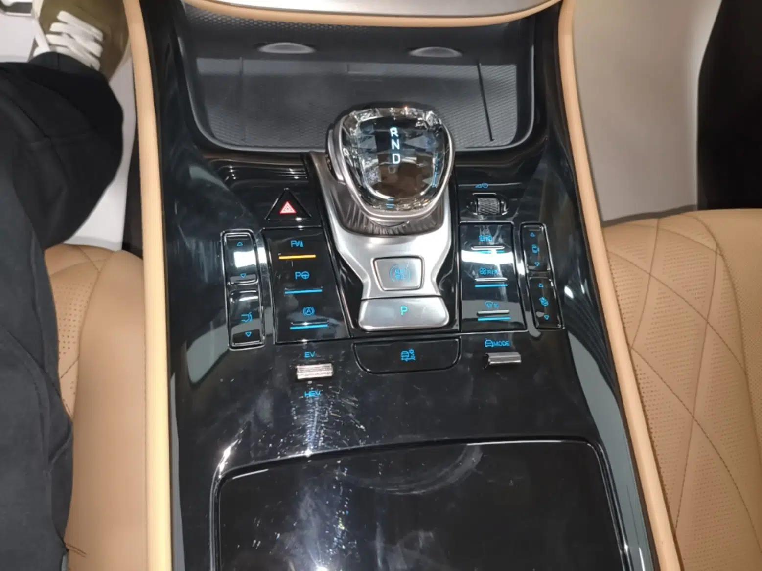 Denza D9 2025 DM-i Intelligent Drive 1020 Four-Wheel Drive Flagship Model — миниатюра 17