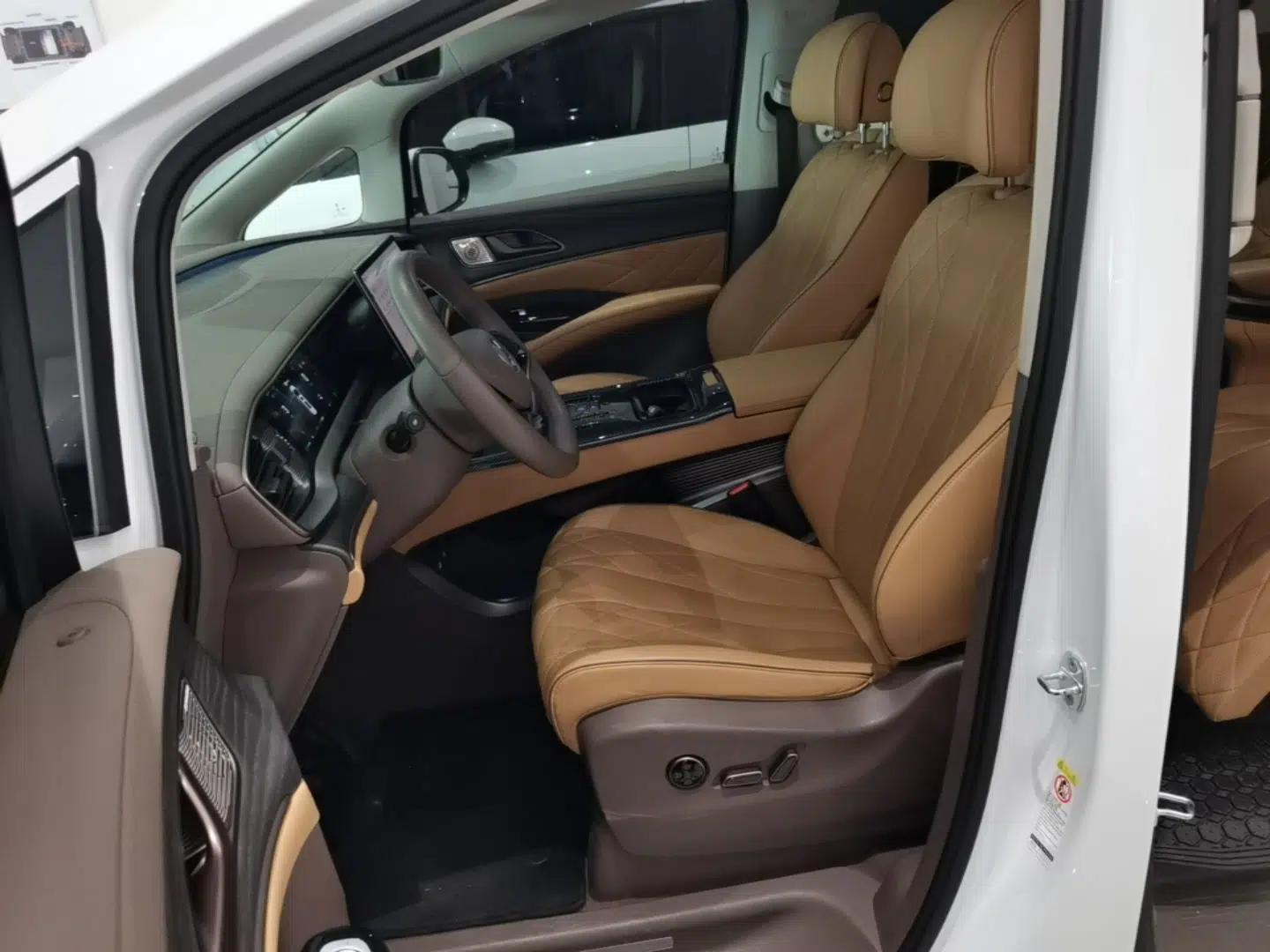 Denza D9 2022 DM-i 970 Four-Wheel Drive Flagship Model — миниатюра 18