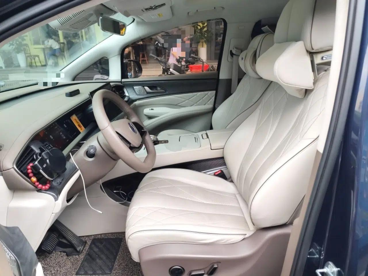 Denza D9 2022 DM-i 1040 Prestige Model — миниатюра 14