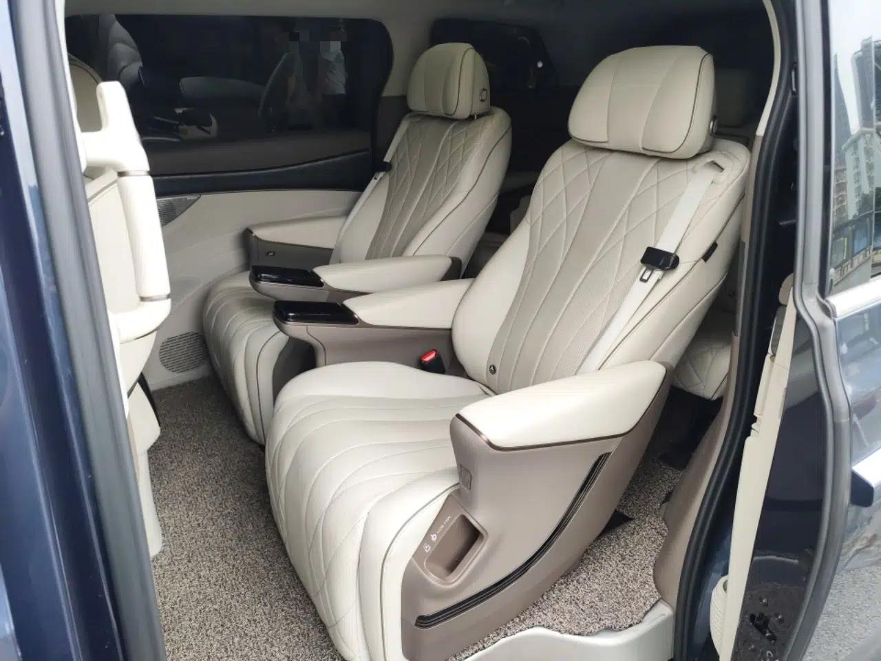 Denza D9 2022 DM-i 1040 Prestige Model — миниатюра 20