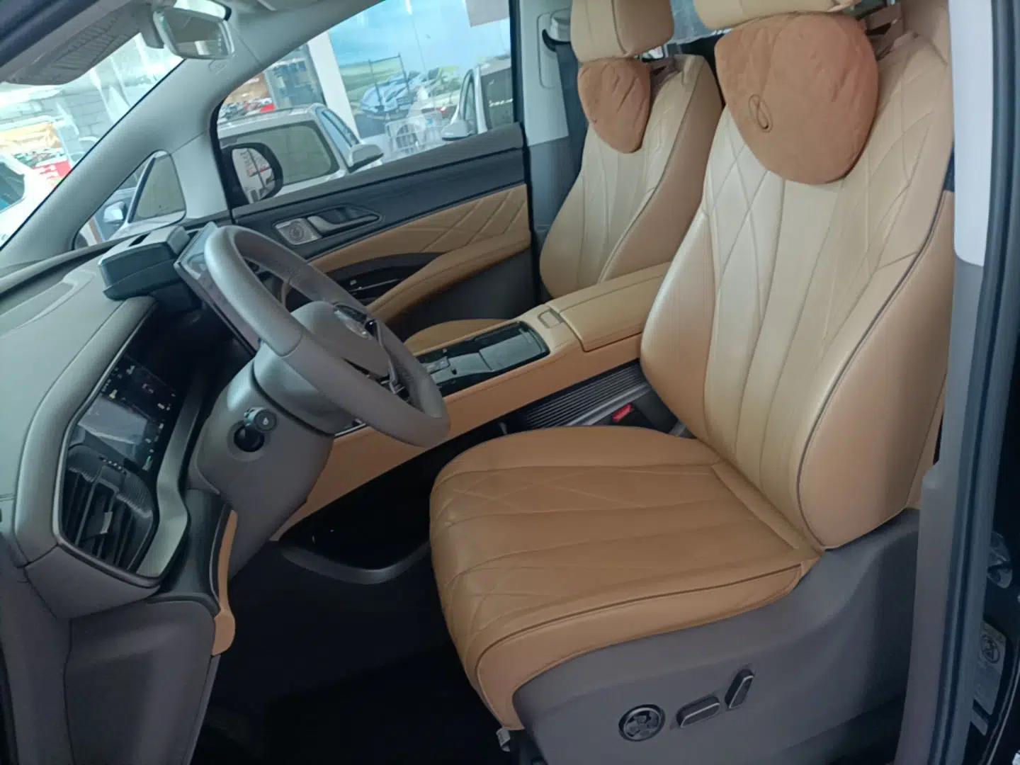 Denza D9 2022 DM-i 970 Four-Wheel Drive Prestige Model — миниатюра 17