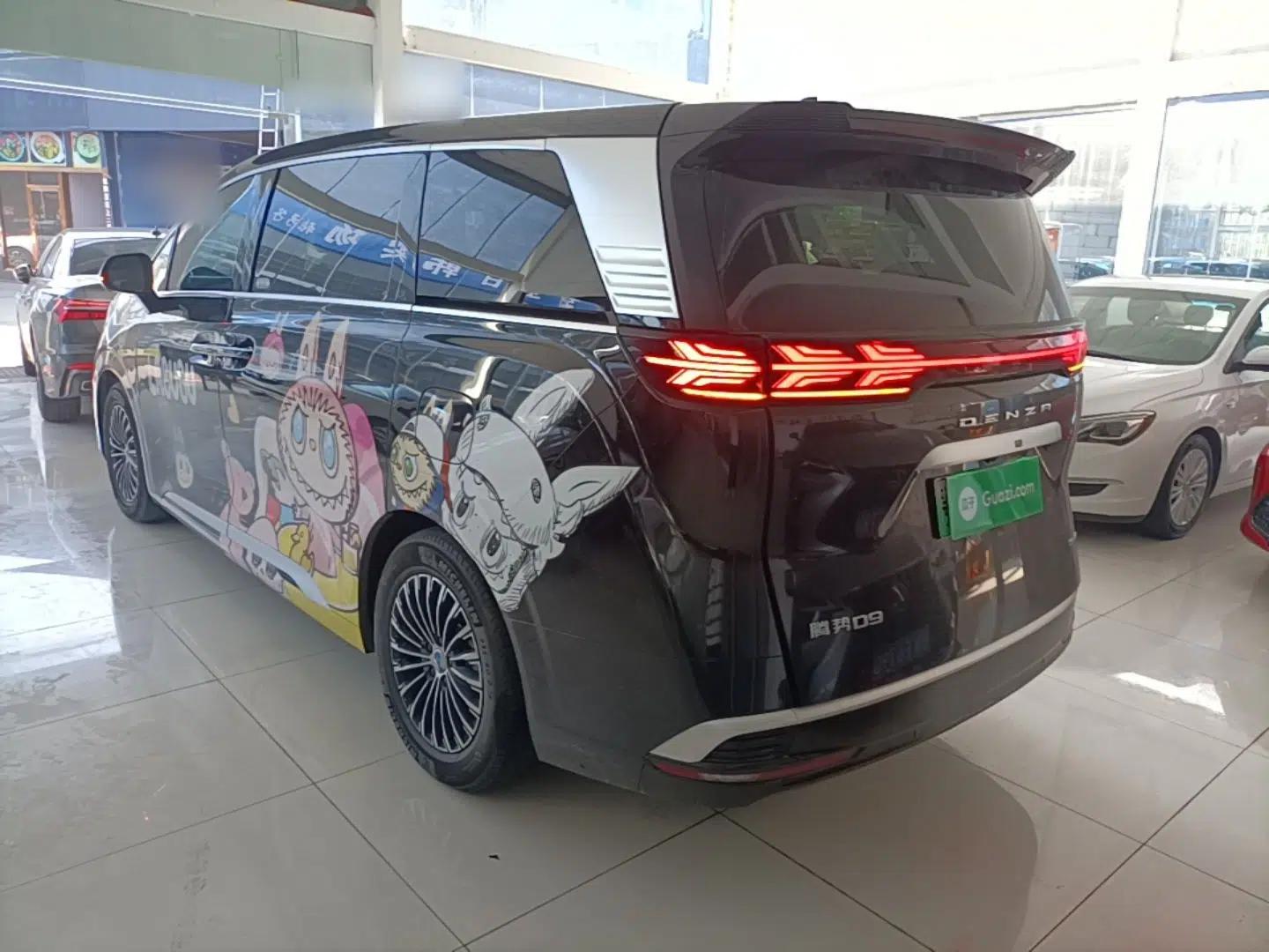 Denza D9 2022 DM-i 970 Four-Wheel Drive Prestige Model — миниатюра 7