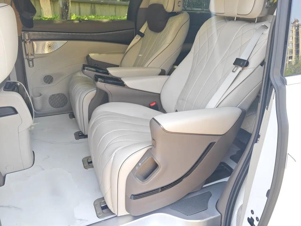 Denza D9 2022 DM-i 1040 Prestige Model — миниатюра 20