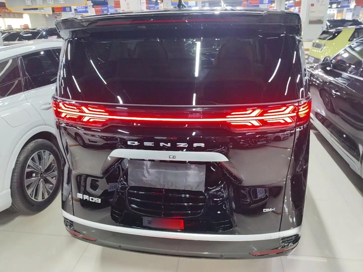 Denza D9 2024 DM-i 1050 Luxury Model — миниатюра 5