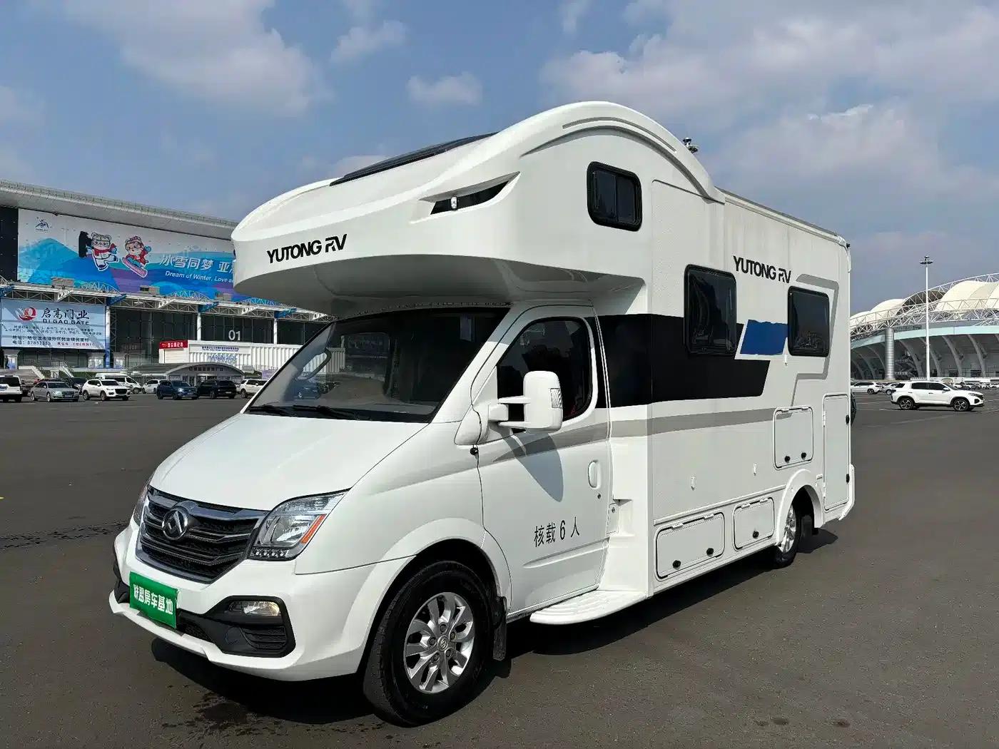 SAIC MAXUS V80 RV 2021 Model 2.0T Traveler V80 Self-propelled Type B Motorhome Comfort Edition with Transverse Bed — миниатюра 1