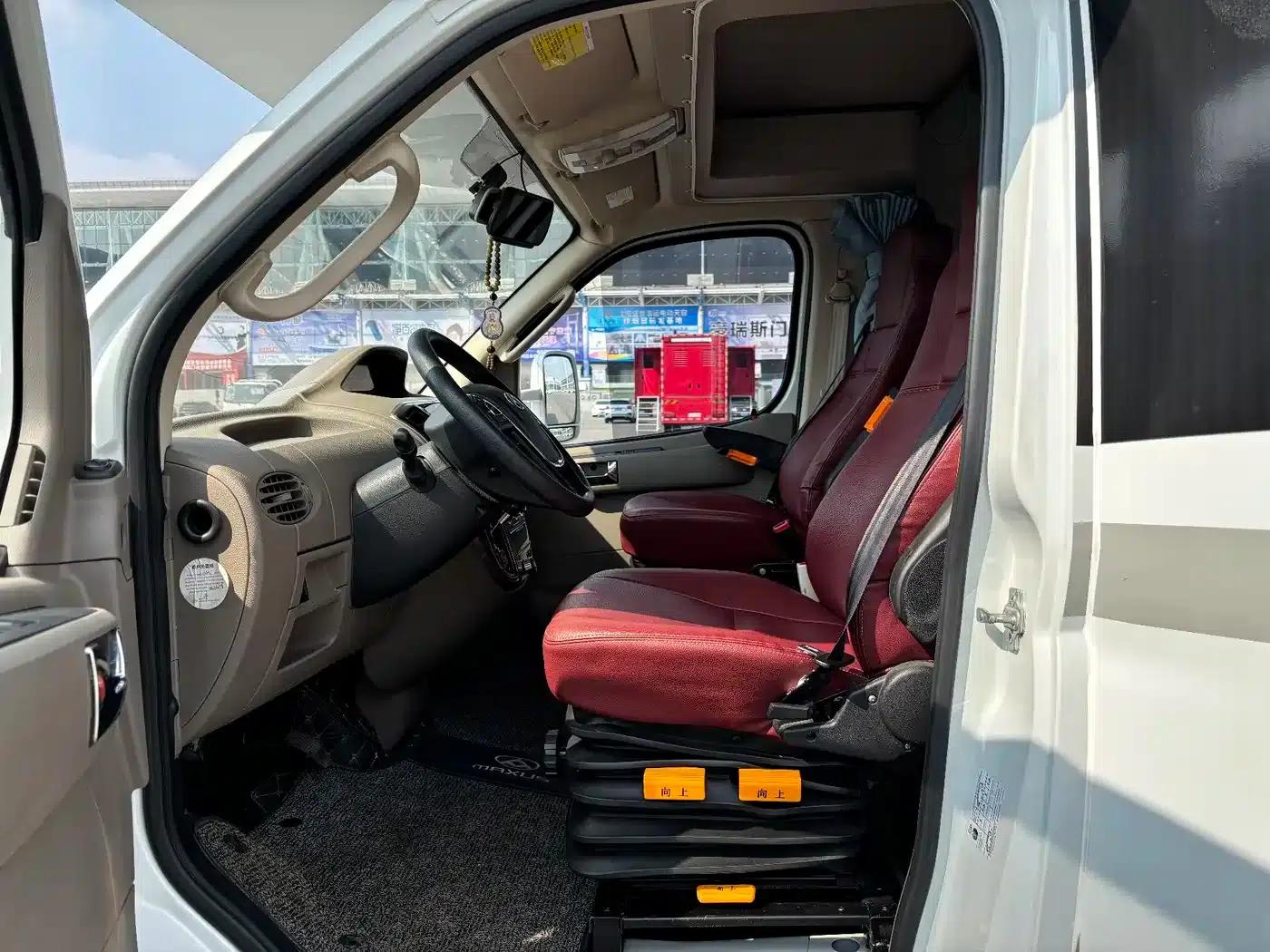 SAIC MAXUS V80 RV 2021 Model 2.0T Traveler V80 Self-propelled Type B Motorhome Comfort Edition with Transverse Bed — миниатюра 13