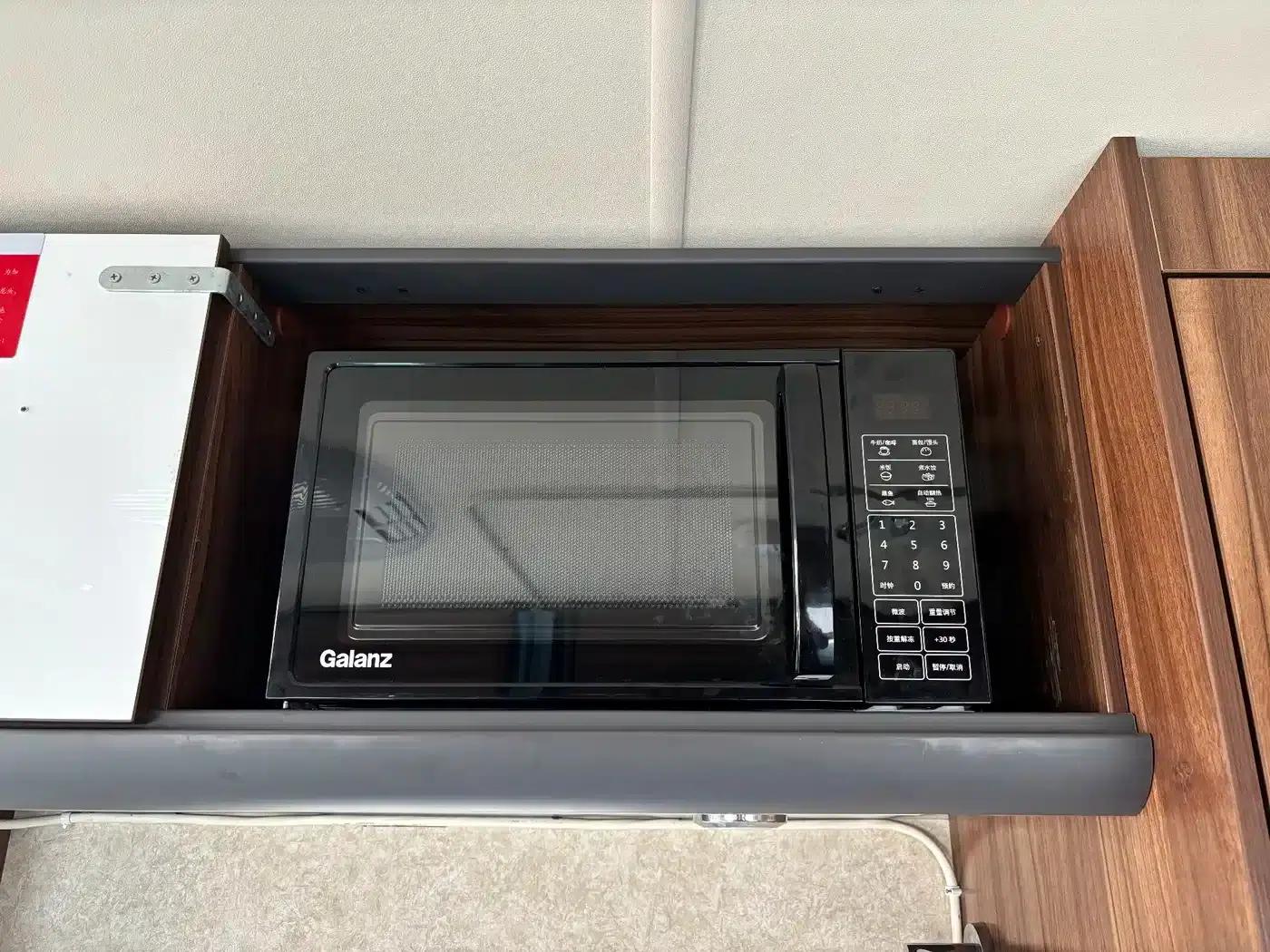 SAIC MAXUS V80 RV 2021 Model 2.0T Traveler V80 Self-propelled Type B Motorhome Comfort Edition with Transverse Bed — миниатюра 19
