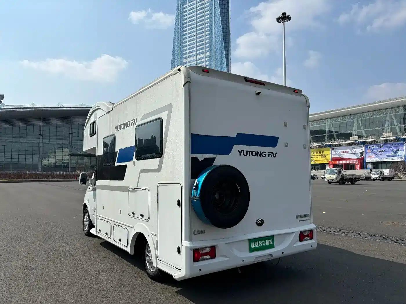 SAIC MAXUS V80 RV 2021 Model 2.0T Traveler V80 Self-propelled Type B Motorhome Comfort Edition with Transverse Bed — миниатюра 4