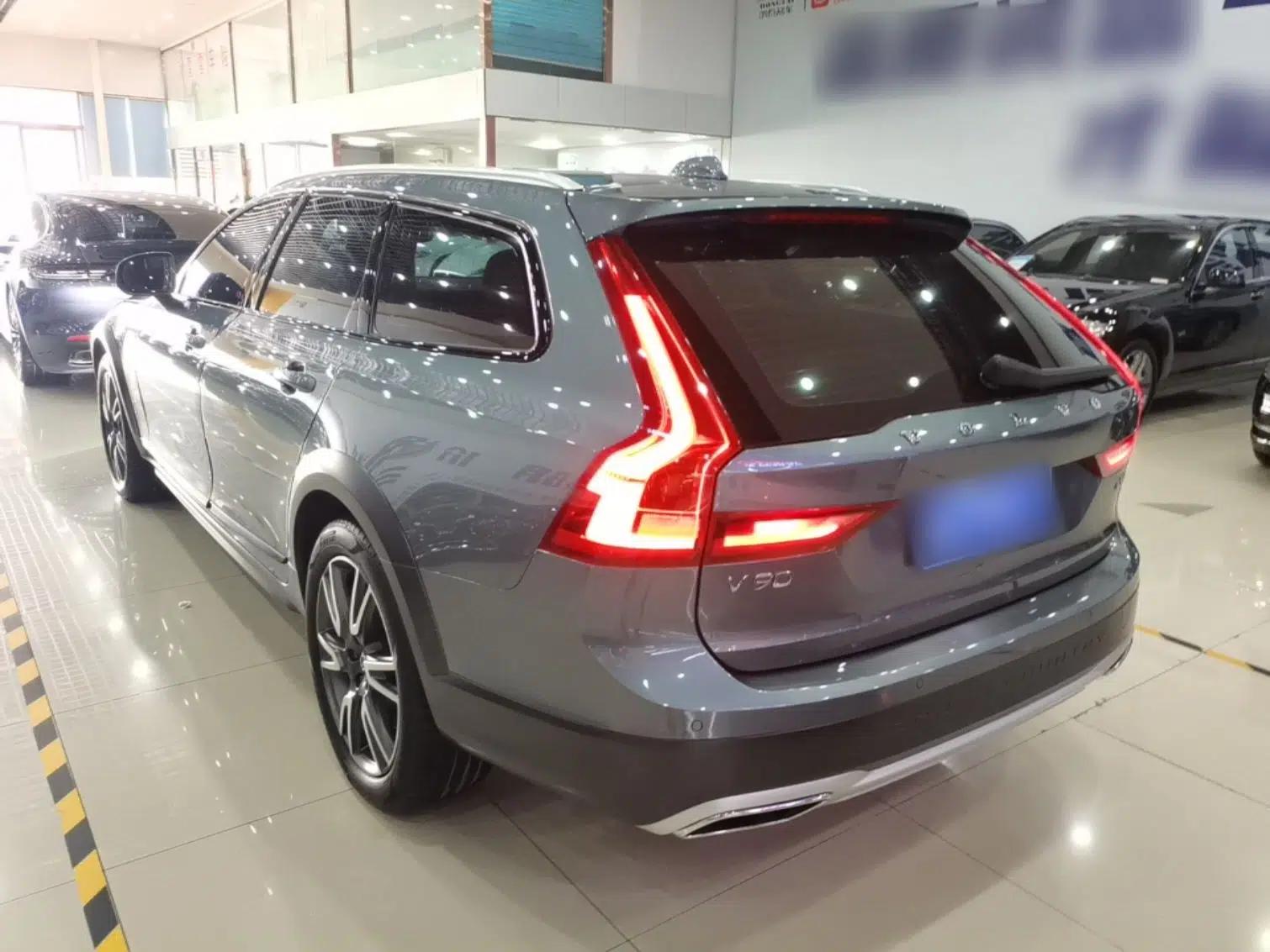 Volvo V90 2020 Cross Country T5 AWD Smart Range Edition — миниатюра 4