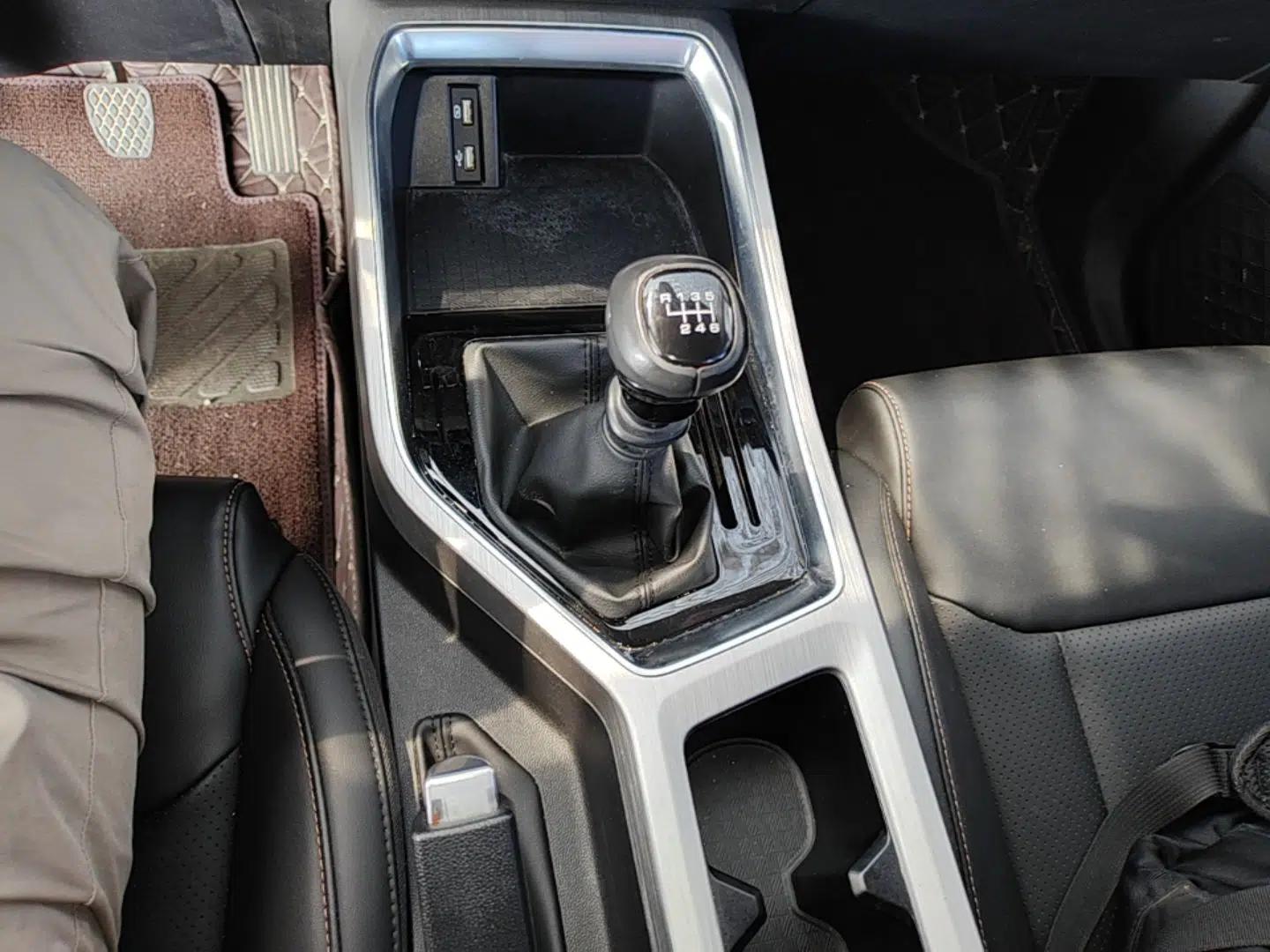 Wuling Jiachen 2022 1.5L Manual Comfort Edition — миниатюра 17