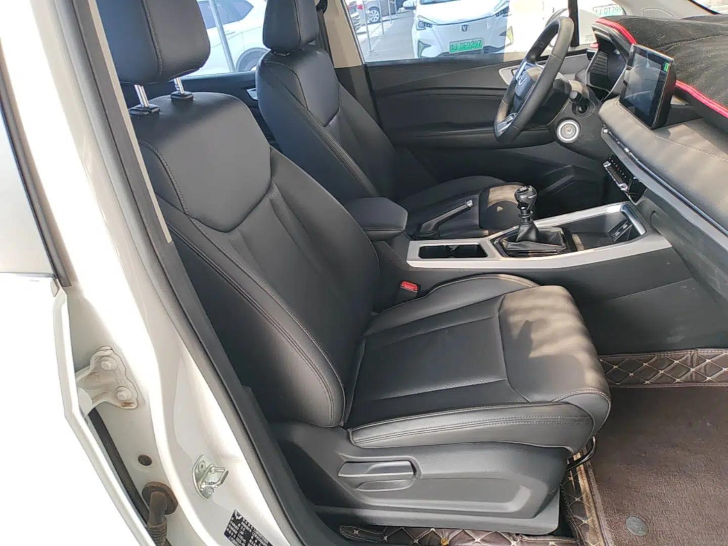 Wuling Jiachen 2022 1.5L Manual Comfort Edition — миниатюра 23