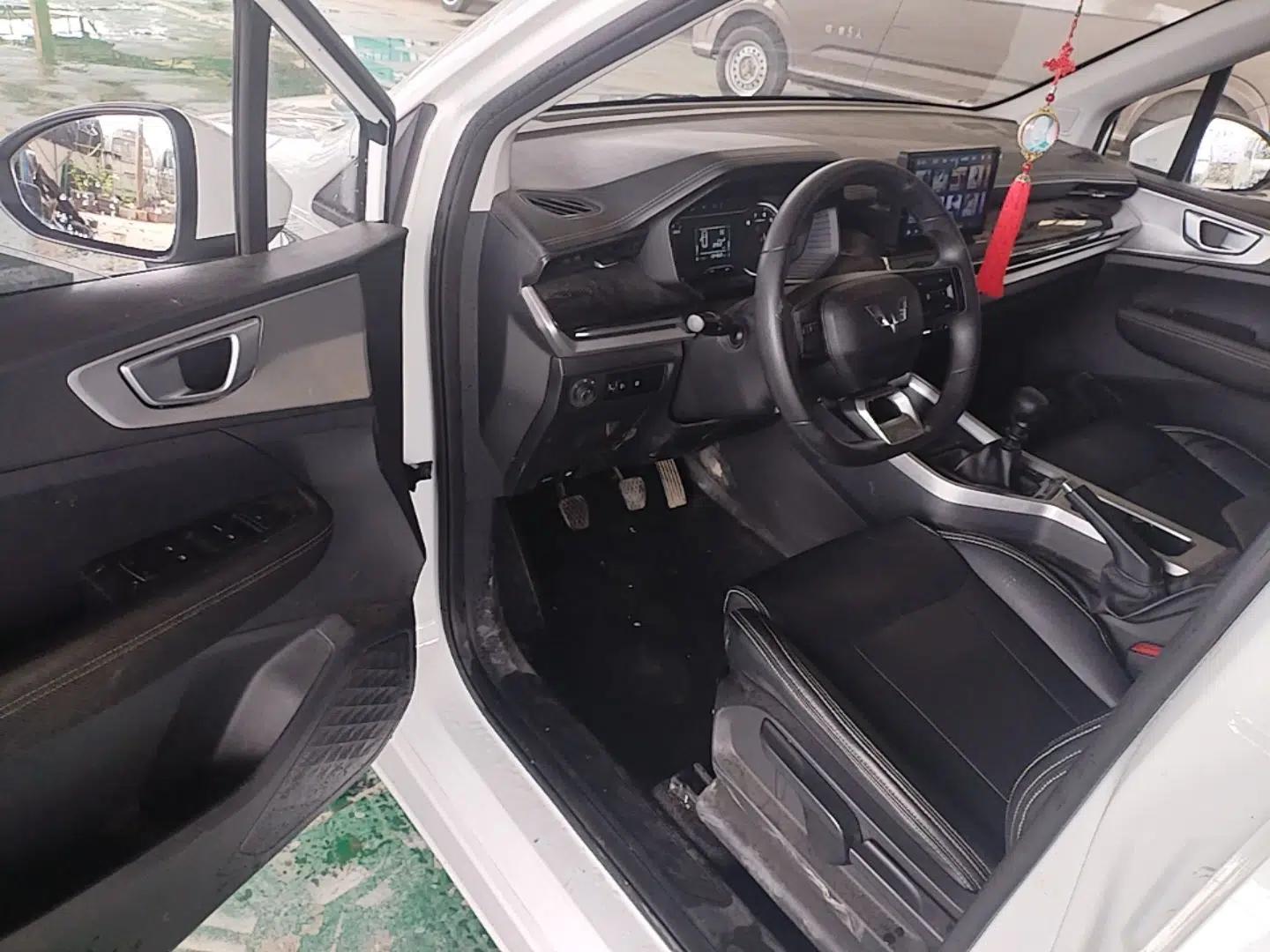 Wuling Jiachen 2022 1.5L Manual Enjoyment Elite Model — миниатюра 19