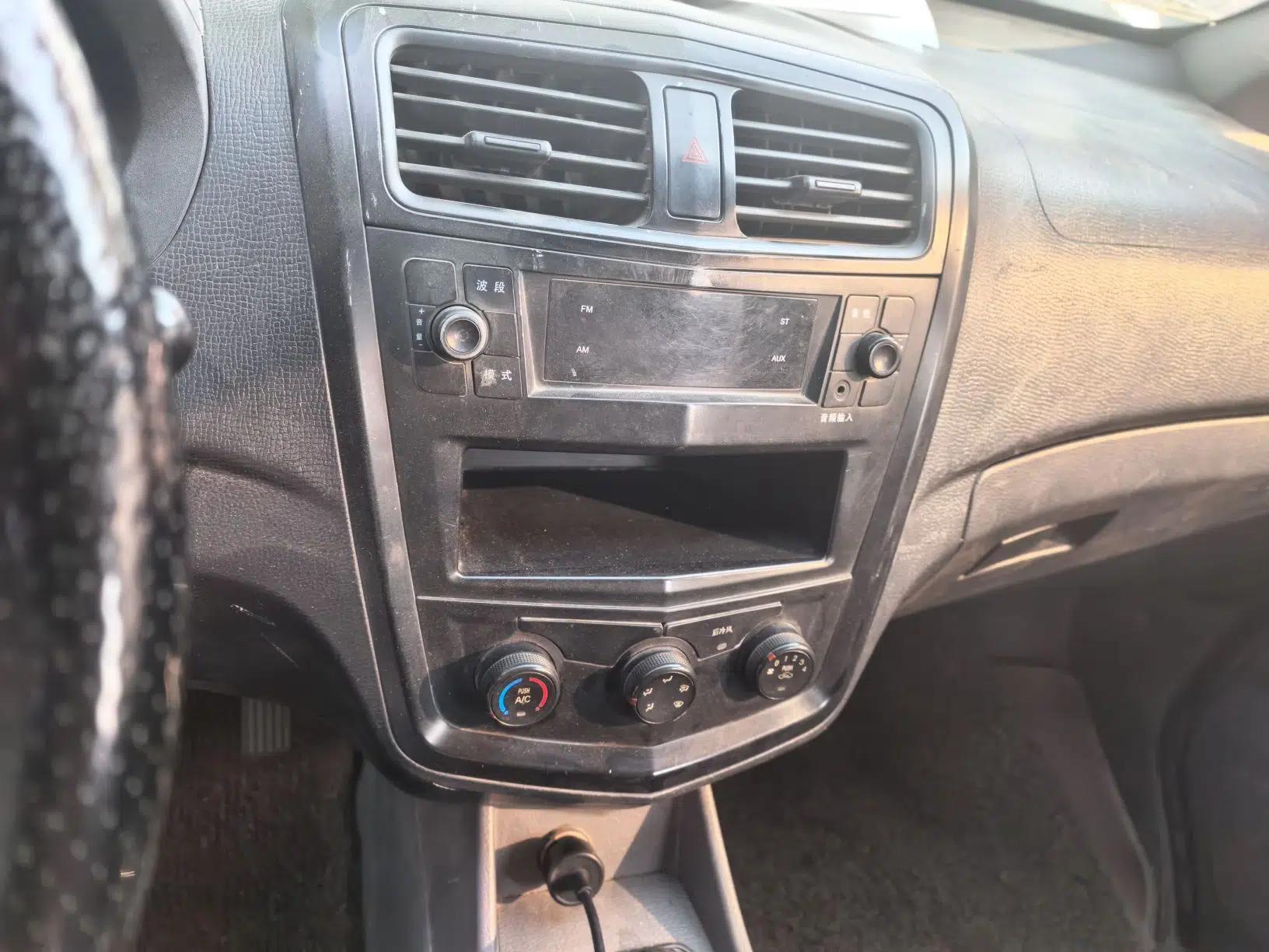 Wuling Zhengcheng 2015 1.5L Comfort L3C — миниатюра 14