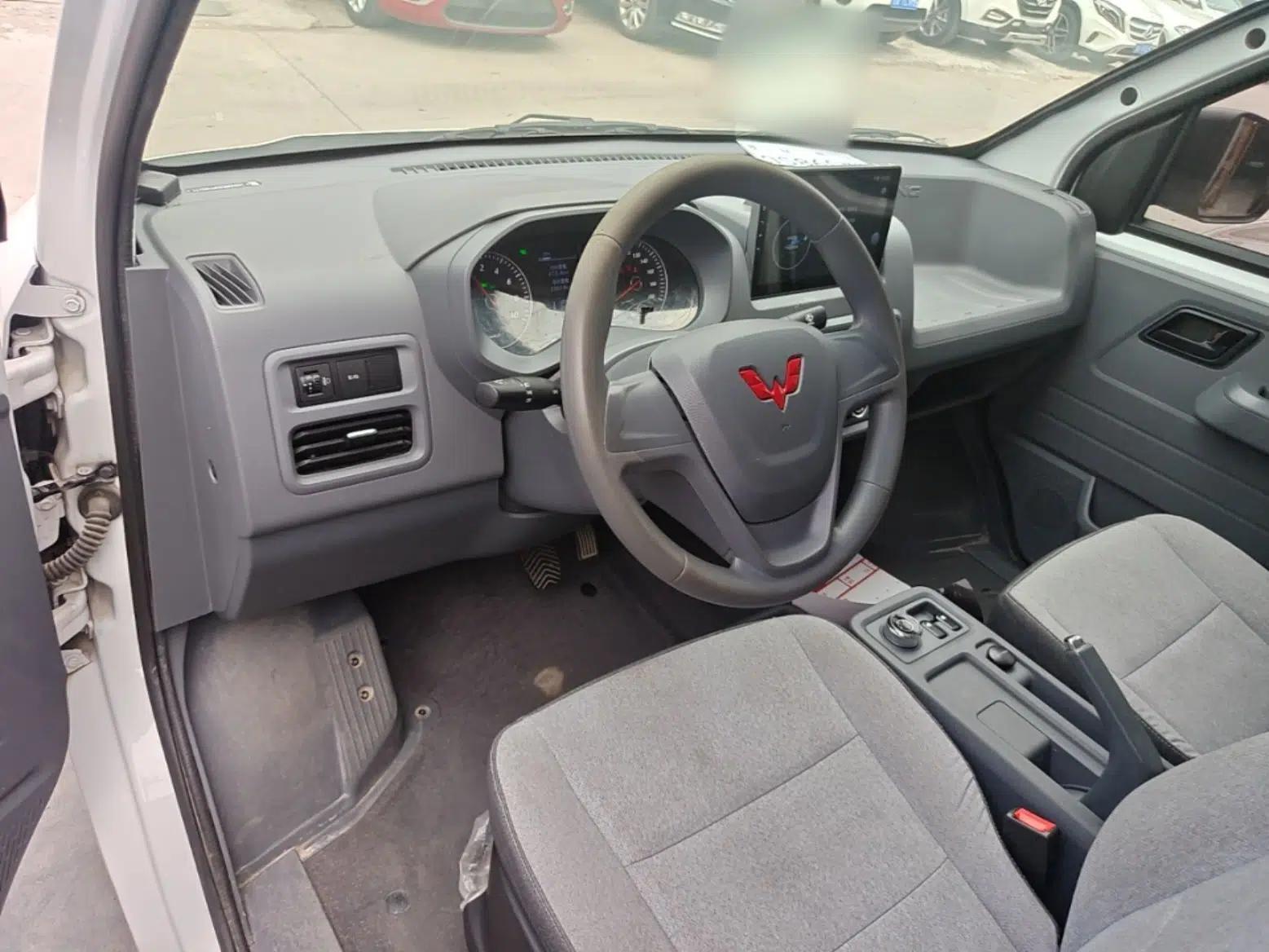 Wuling Yangguang 2024 230km Practical Enclosed-Window Version 60kW — миниатюра 12