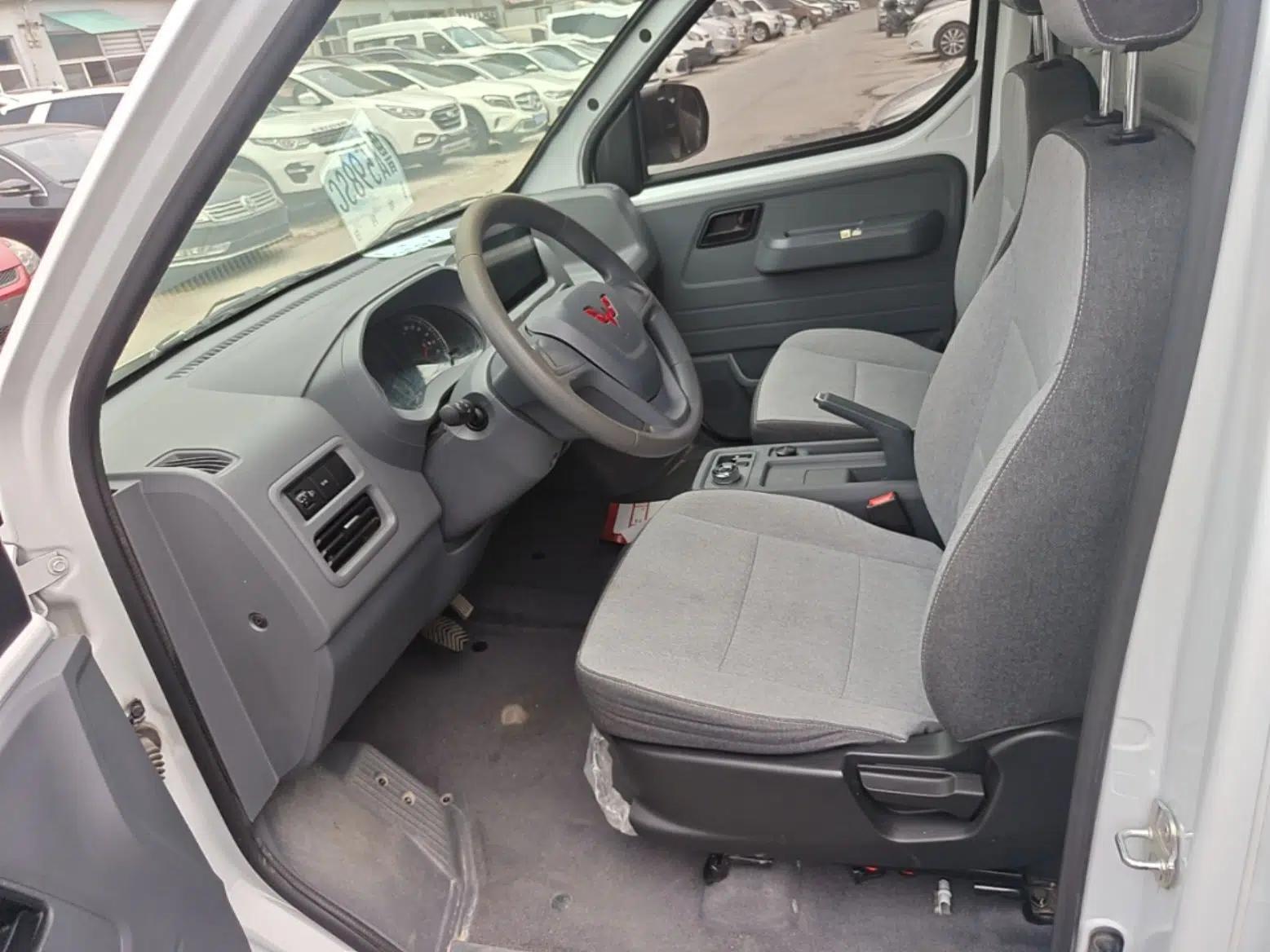 Wuling Yangguang 2024 230km Practical Enclosed-Window Version 60kW — миниатюра 17