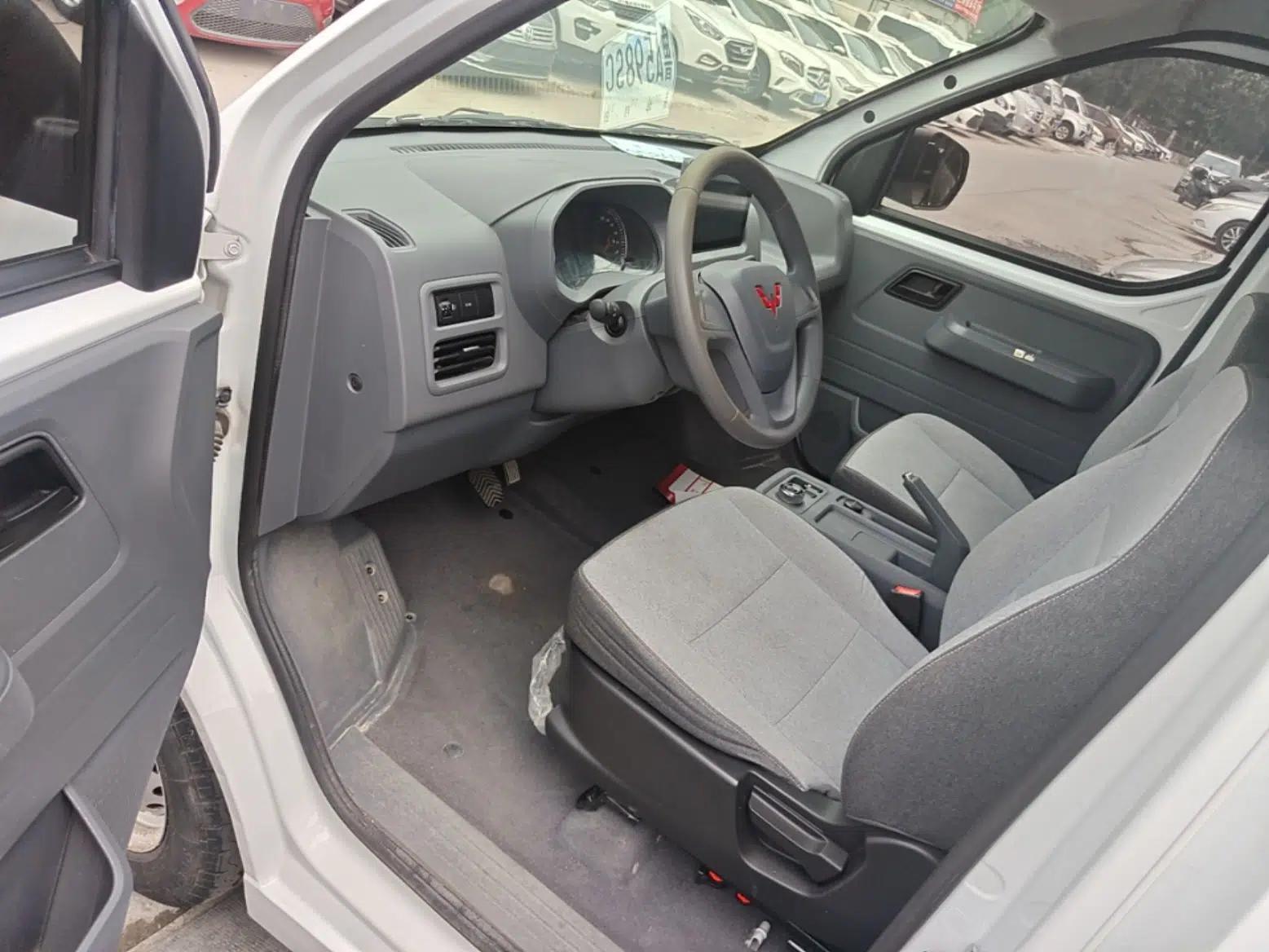 Wuling Yangguang 2024 230km Practical Enclosed-Window Version 60kW — миниатюра 18