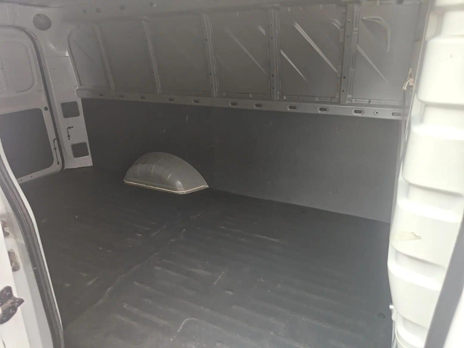Wuling Yangguang 2024 230km Practical Enclosed-Window Version 60kW — миниатюра 19