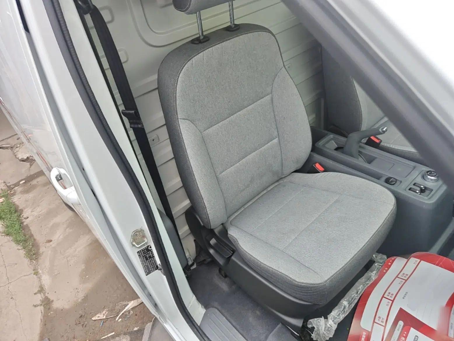 Wuling Yangguang 2024 230km Practical Enclosed-Window Version 60kW — миниатюра 23