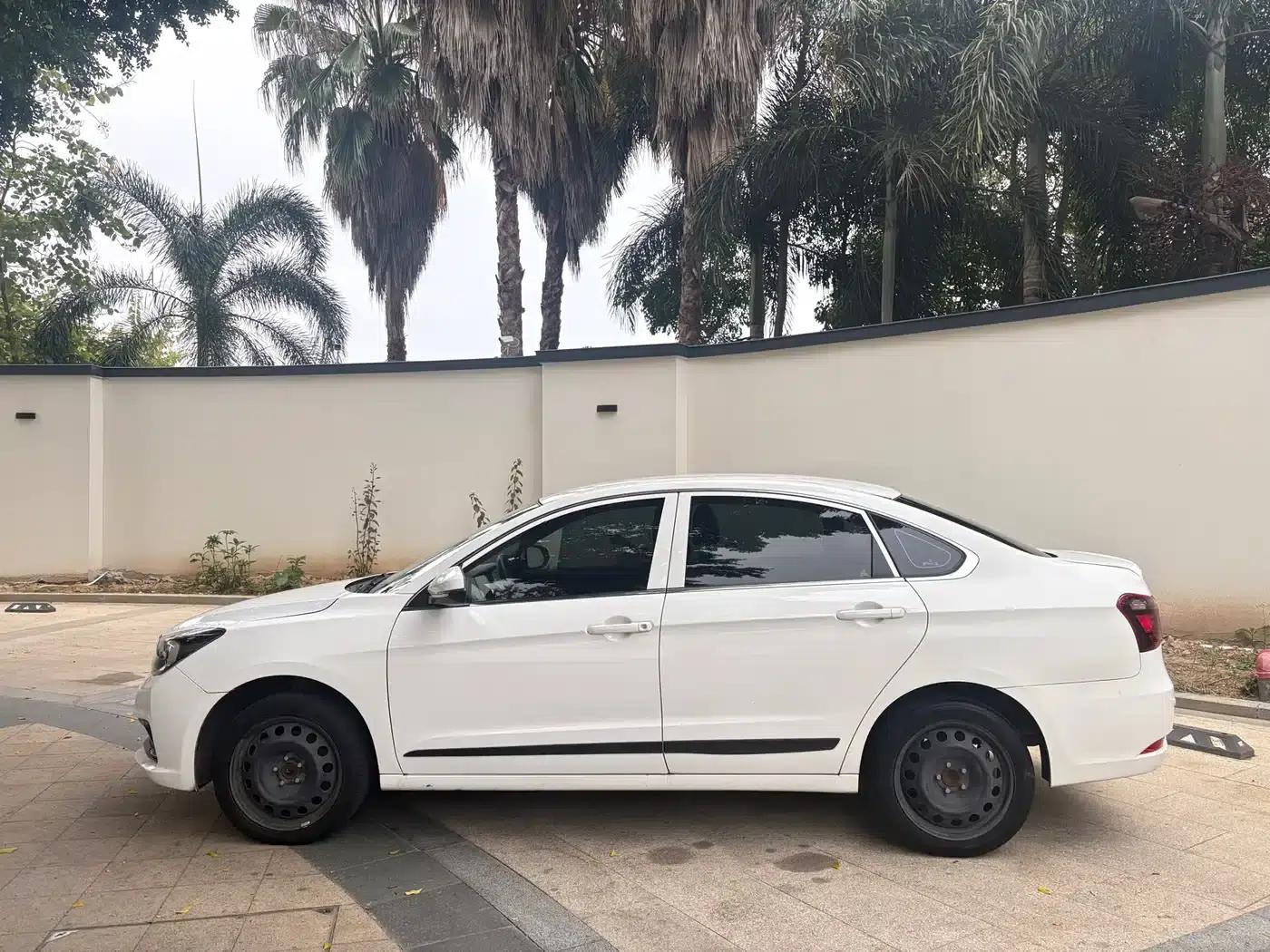 Dongfeng Fengshen E70 2021 500 Super Enjoy Edition — миниатюра 5