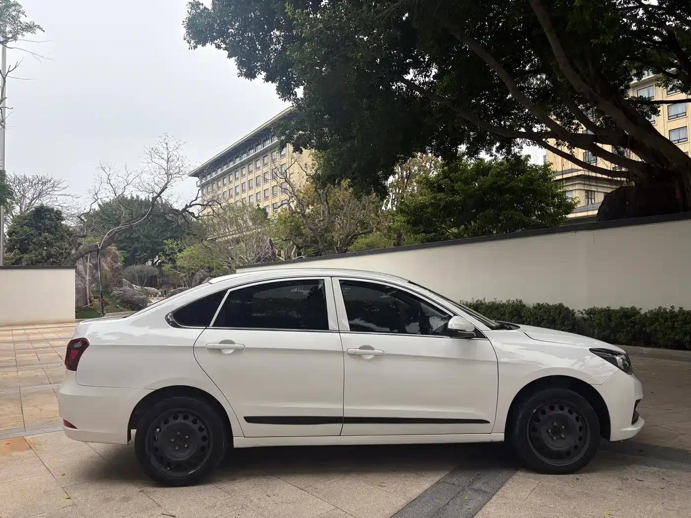 Dongfeng Fengshen E70 2021 500 Super Enjoy Edition — миниатюра 6