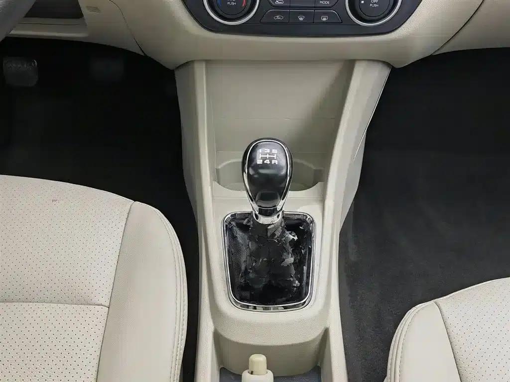Dongfeng Fengshen A60 2016 Model 1.4T Manual Premium Edition — миниатюра 13