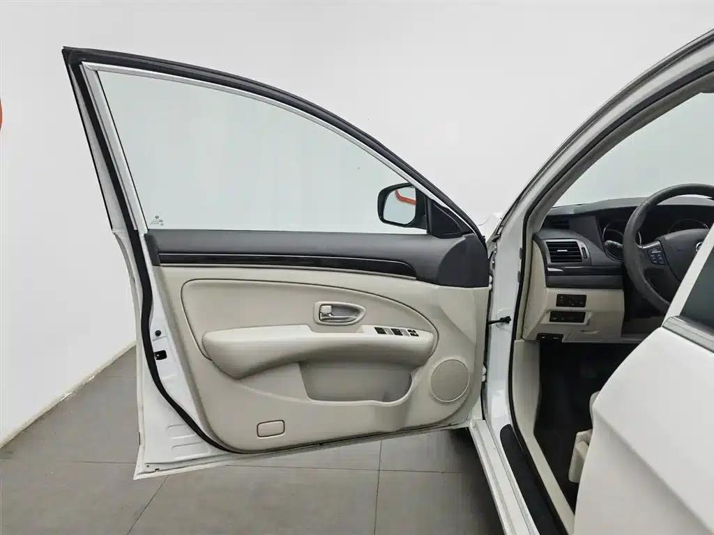 Dongfeng Fengshen A60 2016 Model 1.4T Manual Premium Edition — миниатюра 8