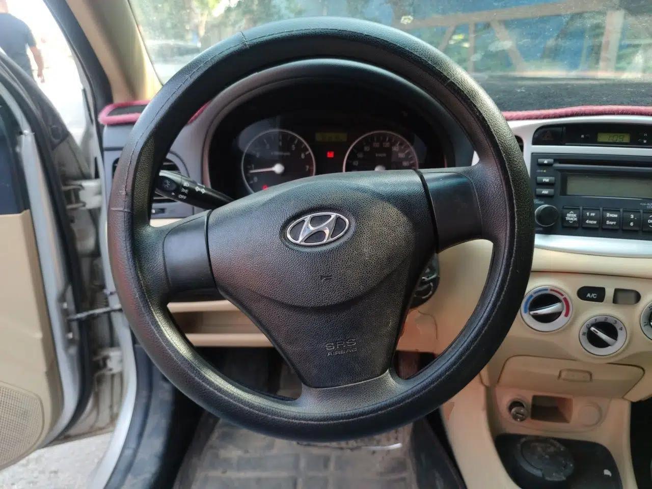 Hyundai Accent 2011 1.4 Manual Economy Version — миниатюра 11
