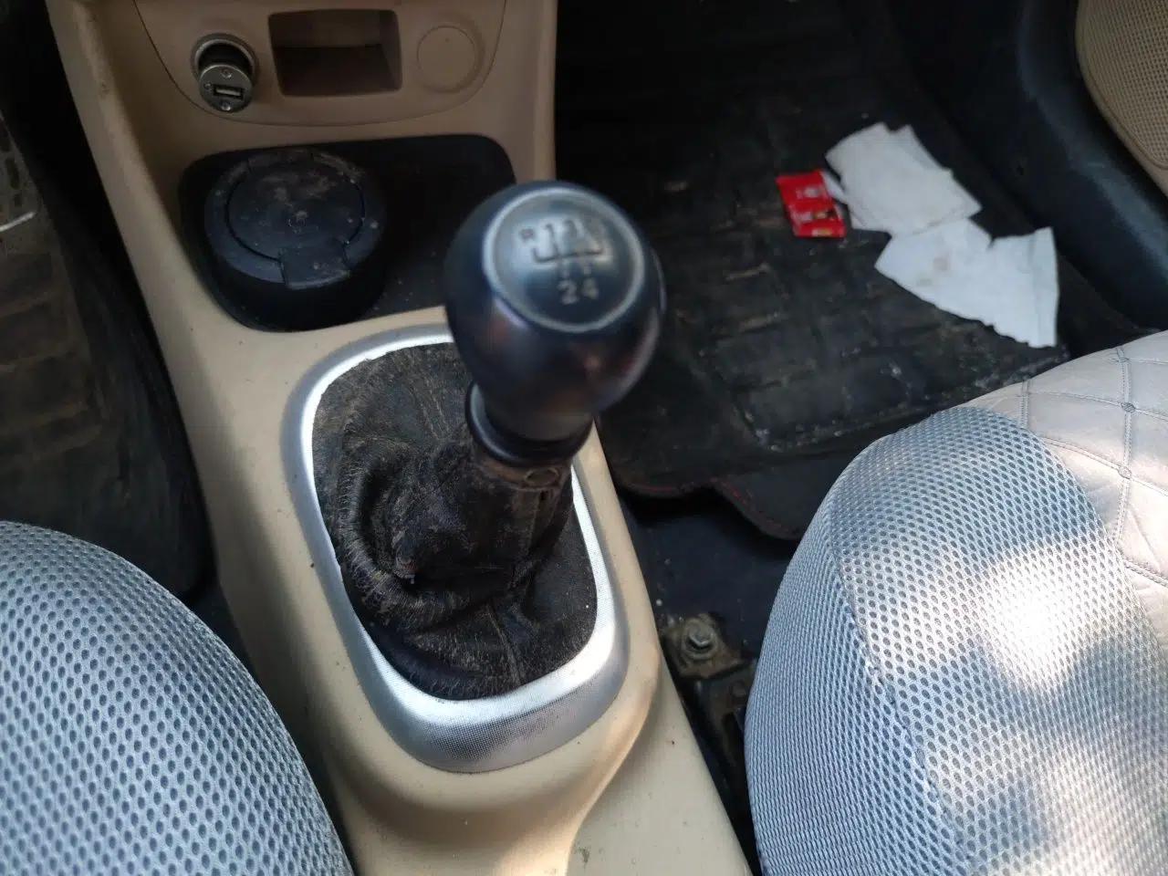 Hyundai Accent 2011 1.4 Manual Economy Version — миниатюра 15