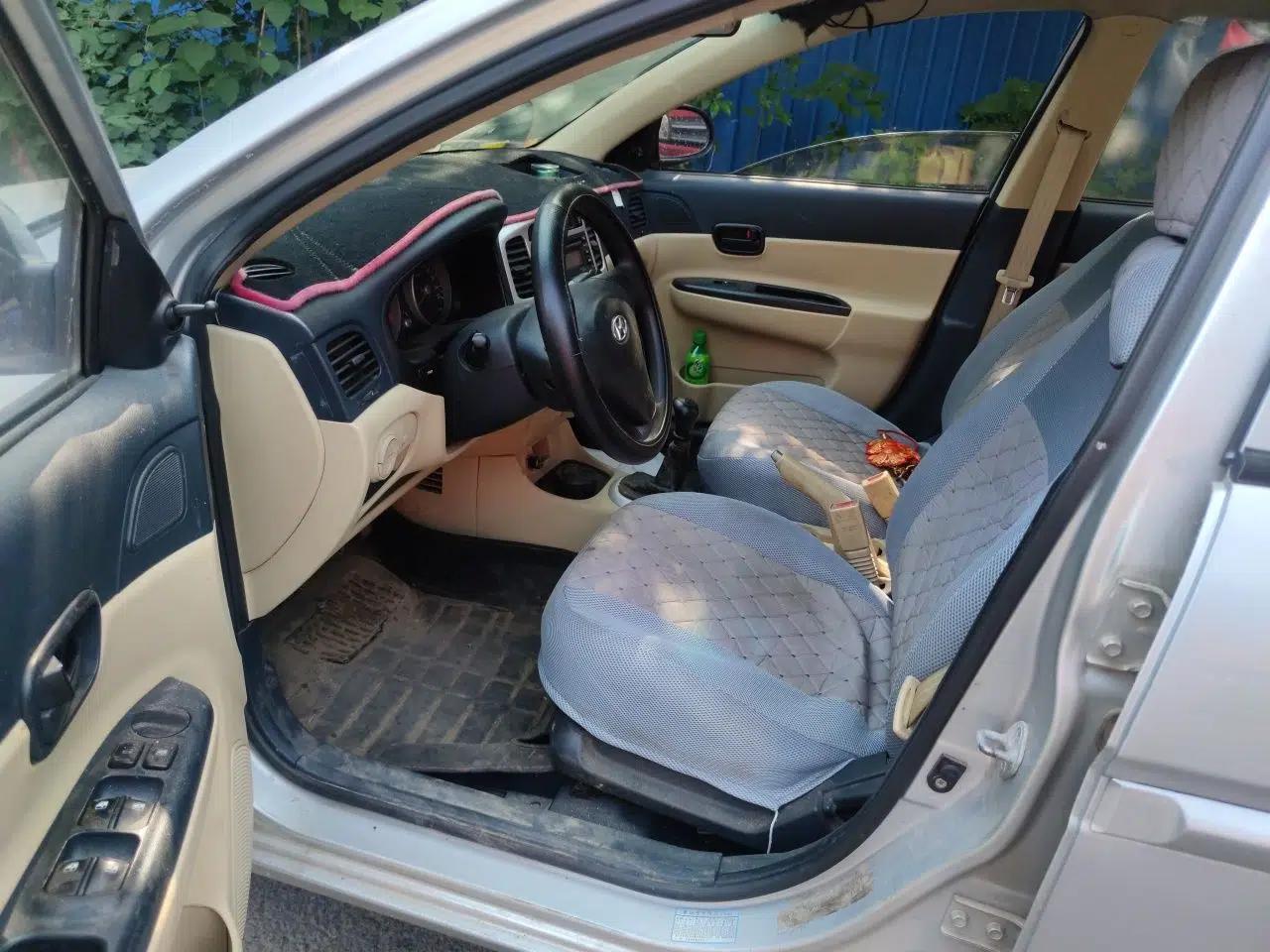 Hyundai Accent 2011 1.4 Manual Economy Version — миниатюра 17
