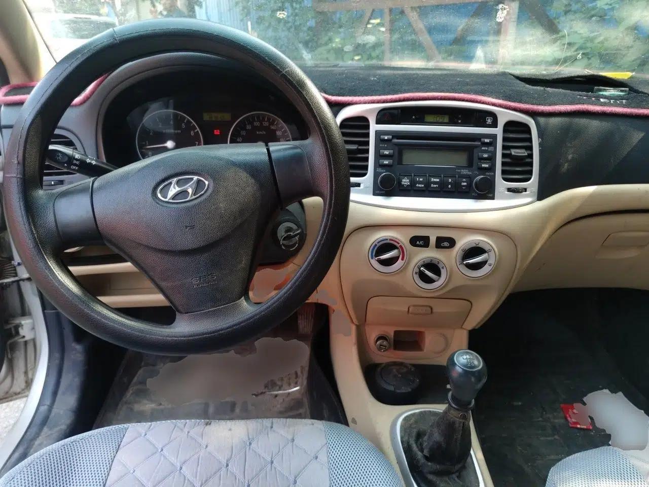 Hyundai Accent 2011 1.4 Manual Economy Version — миниатюра 10