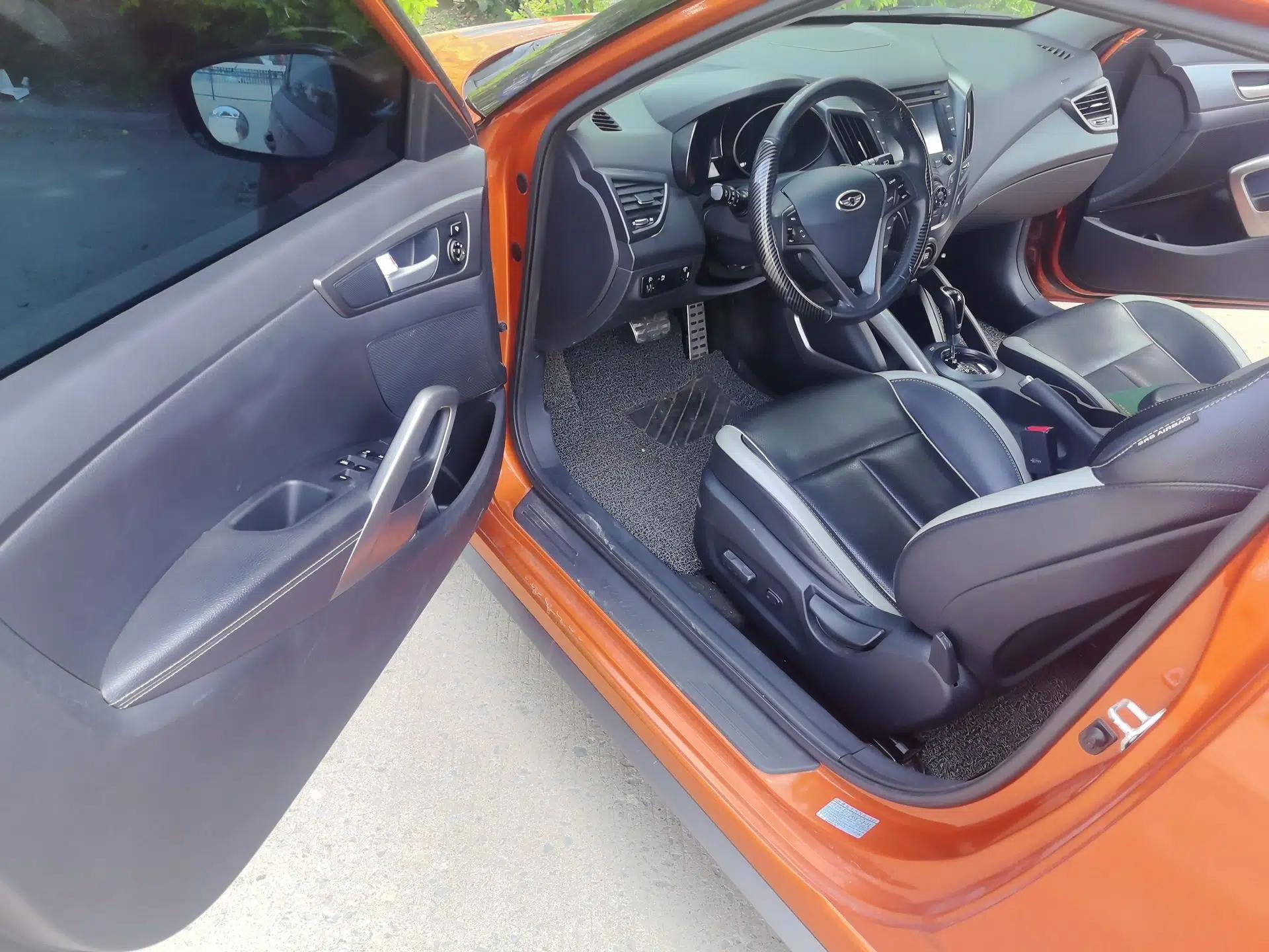Hyundai Veloster 2012 1.6T Automatic Luxury Edition — миниатюра 17