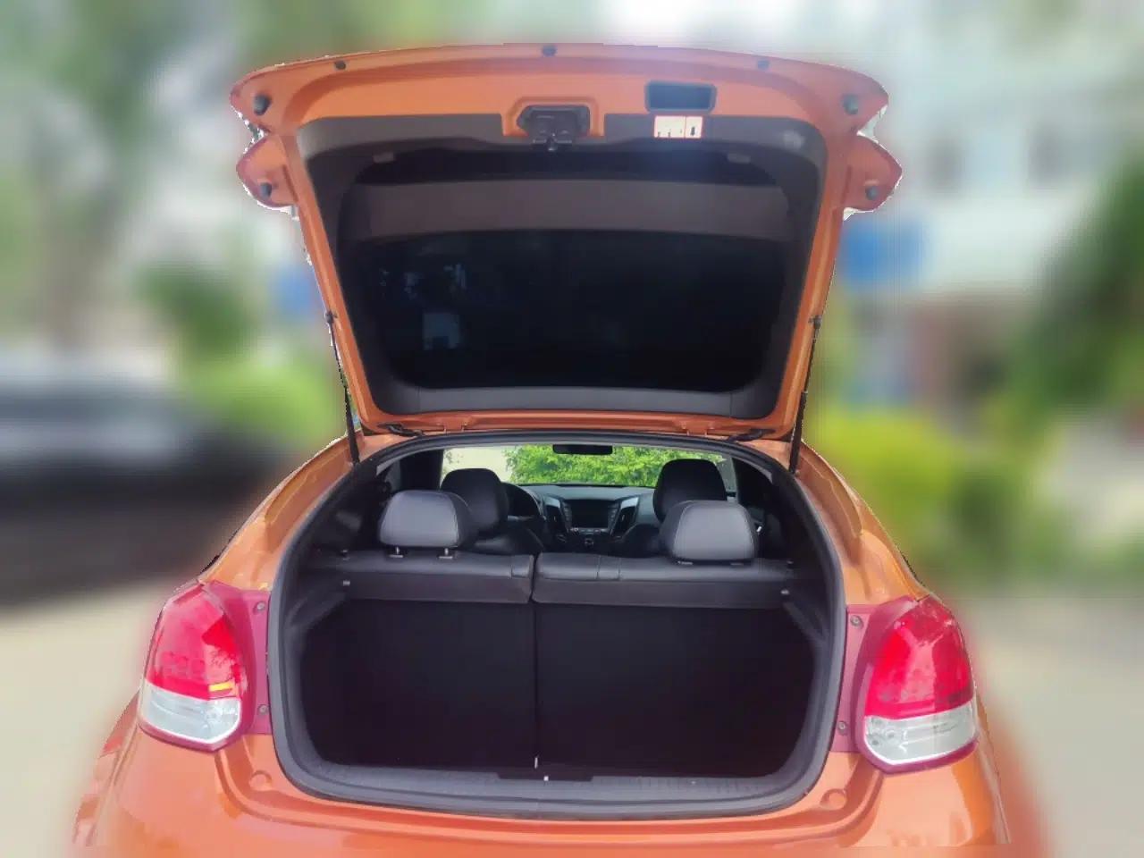 Hyundai Veloster 2012 1.6T Automatic Luxury Edition — миниатюра 20