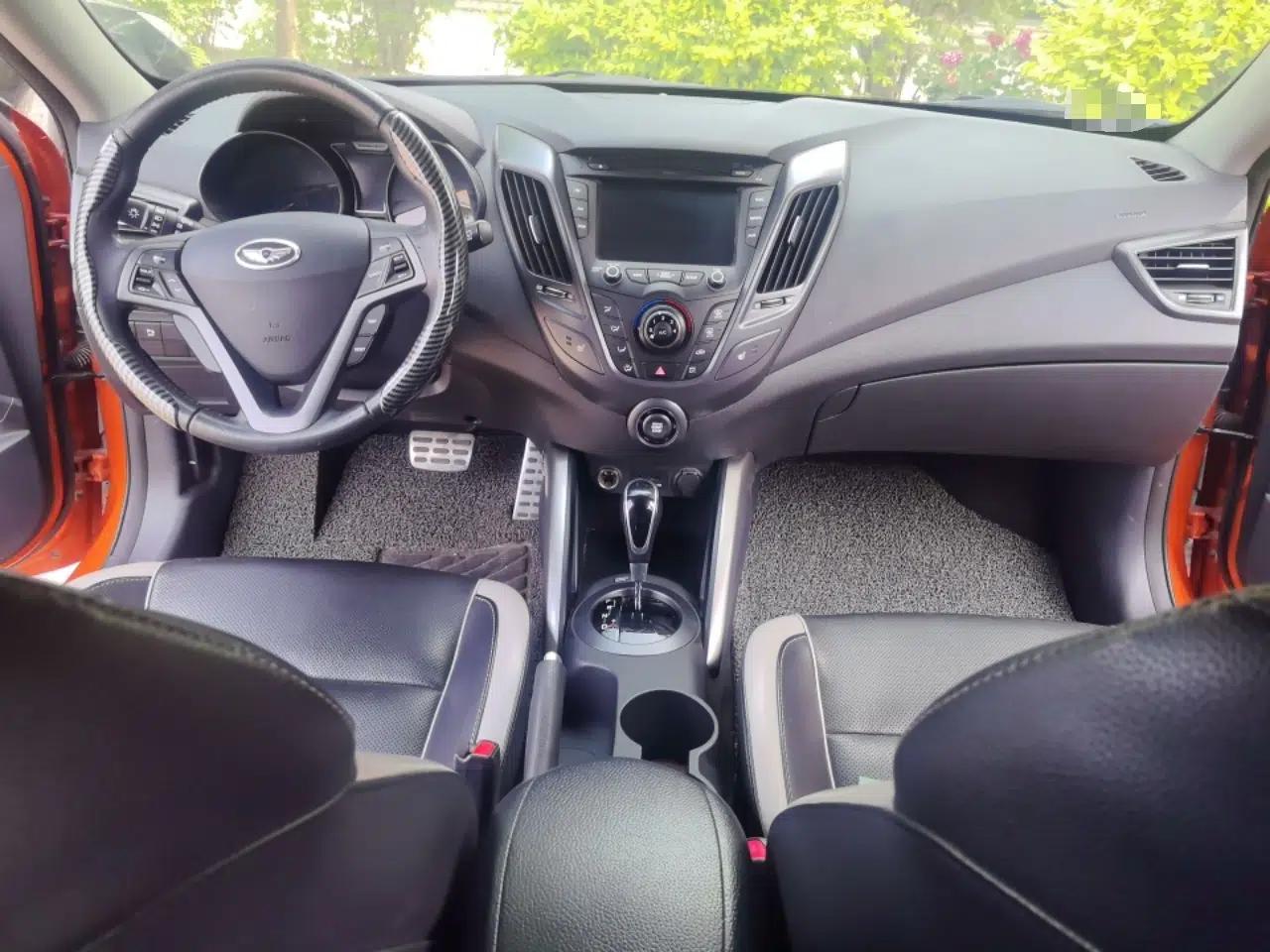 Hyundai Veloster 2012 1.6T Automatic Luxury Edition — миниатюра 10