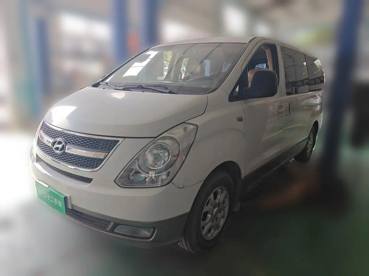 Hyundai H-1 Starex 2011 2.4L Luxury Edition — миниатюра 1