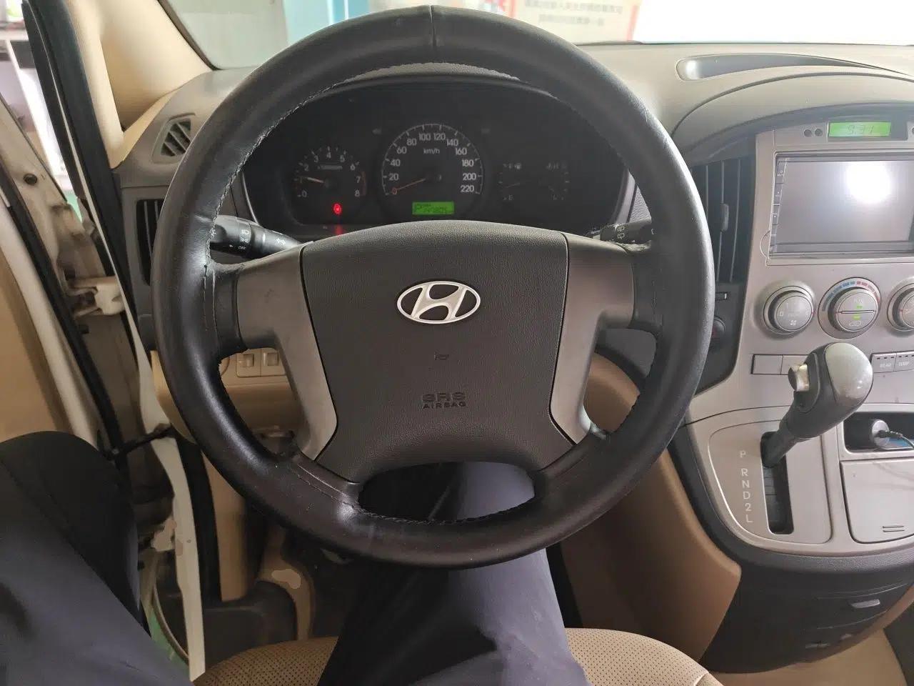Hyundai H-1 Starex 2011 2.4L Luxury Edition — миниатюра 11
